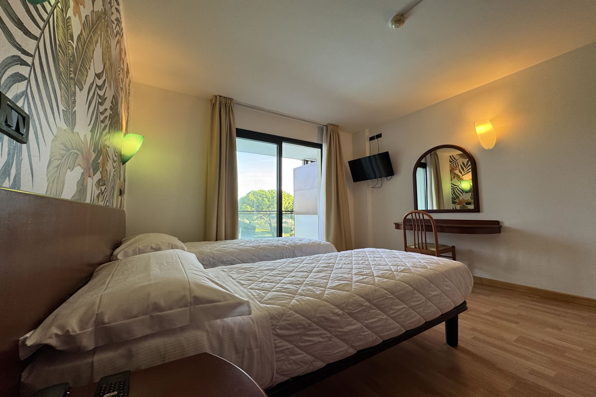 Superior room pool view hotel Lignano Sabbiadoro